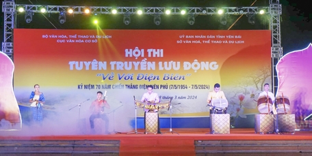 Tiết mục hòa tấu nhạc cụ dân tộc Khmer “Về với Điện Biên”.  Ảnh: Trung tâm Văn hóa nghệ thuật Vĩnh Long