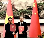 Chủ tịch Quốc hội Vương Đình Huệ hội đàm với Ủy viên trưởng Nhân đại toàn quốc Trung Quốc Triệu Lạc Tế