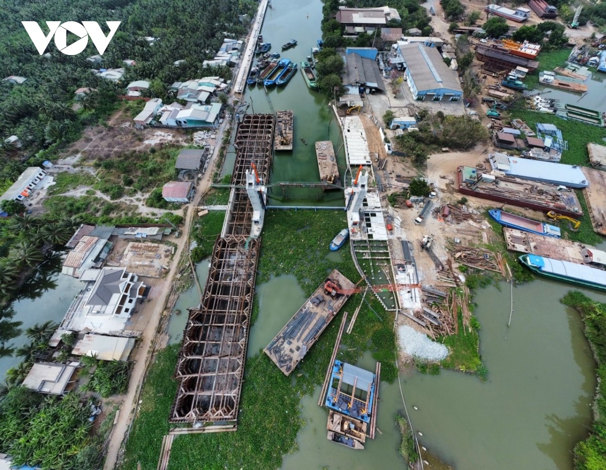 Công trình cống âu Nguyễn Tấn Thành khi hoàn thành sẽ góp phần bảo vệ cho diện tích gần 100.000ha và tạo nguồn cung cấp nước sinh hoạt cho người dân 2 tỉnh Tiền Giang, Long An