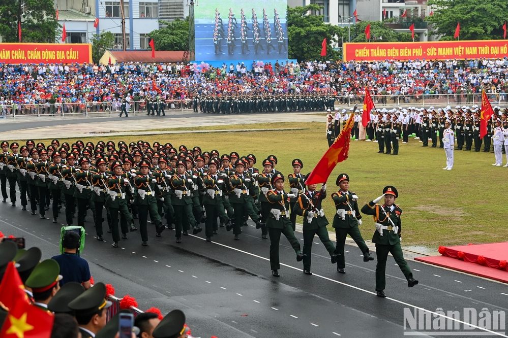 Khối sĩ quan Lục quân đại diện cho binh chủng hợp thành Quân đội nhân dân Việt Nam.