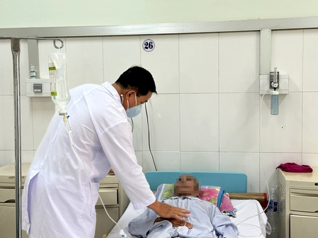 Bệnh nhân bị bệnh COPD điều trị tại Bệnh viện Phổi Vĩnh Long.